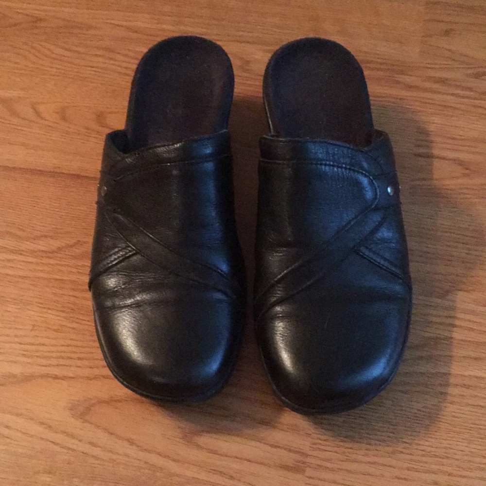 Used Black Clarks Clogs Size 7